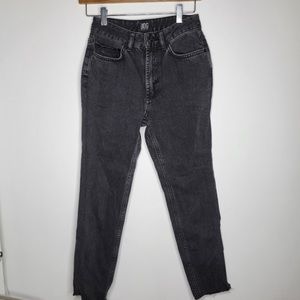 BDG URBAND OUTFITTERS mom high rise 24 jeans